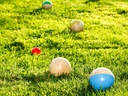 Boule-Set-aus-Holz-mit-Tragekorb-Boccia-8-Kugeln-2-Zielbaelle-Holzkugeln-bunt-gravidus-9911_6.jpg