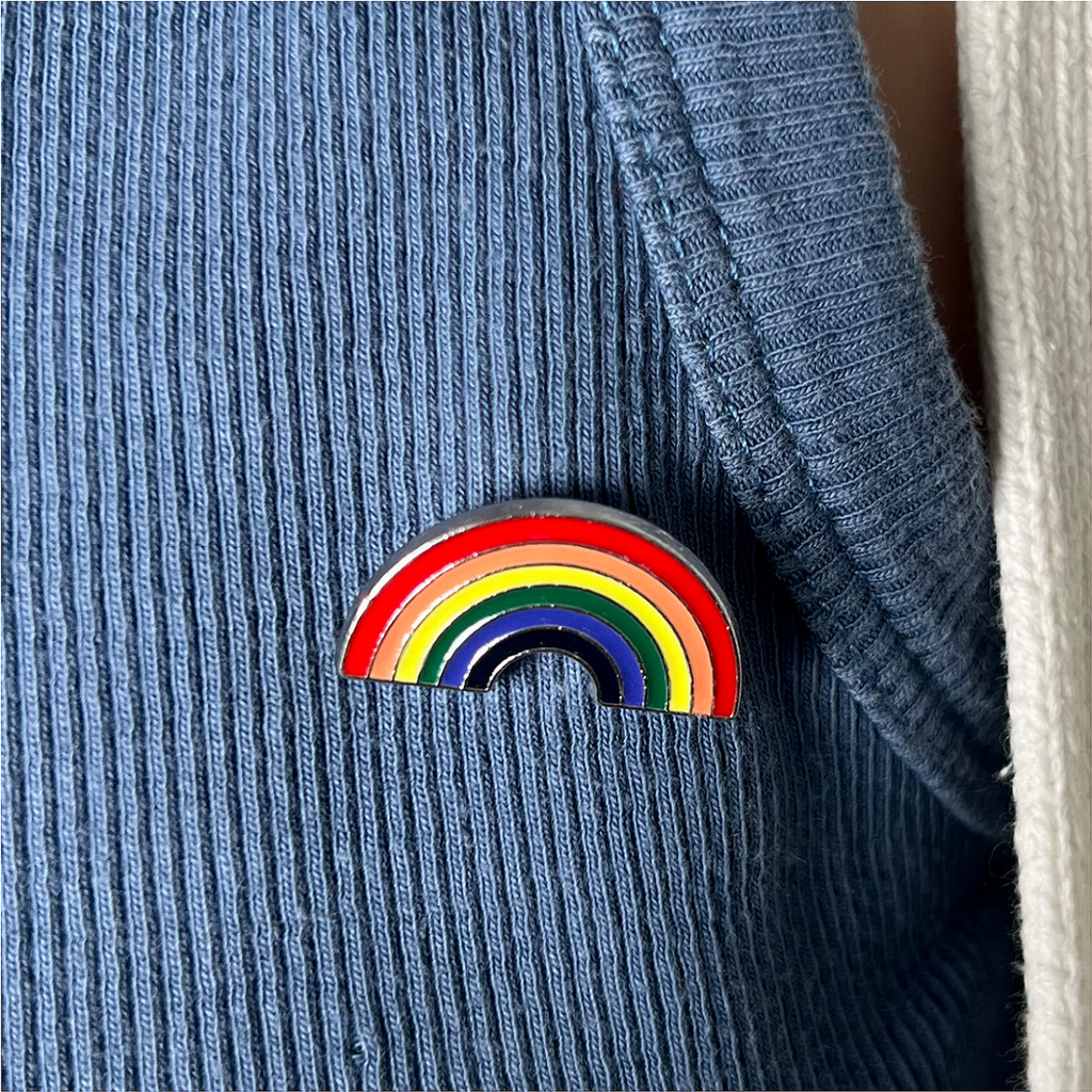 Pride-Metall-Anstecker-----8-Designs-mit-Regenbogen-Motiven-bi-gay-queer-lgbtq-lesbian-pins-pride-buttons-anstecker-pin-pins-anstecker-lgbt-nuttons-anstecker-button-trans-pins-for-bags_14.png