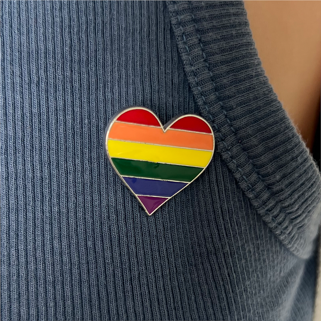 Pride-Metall-Anstecker-----8-Designs-mit-Regenbogen-Motiven-bi-gay-queer-lgbtq-lesbian-pins-pride-buttons-anstecker-pin-pins-anstecker-lgbt-nuttons-anstecker-button-trans-pins-for-bags_10.png