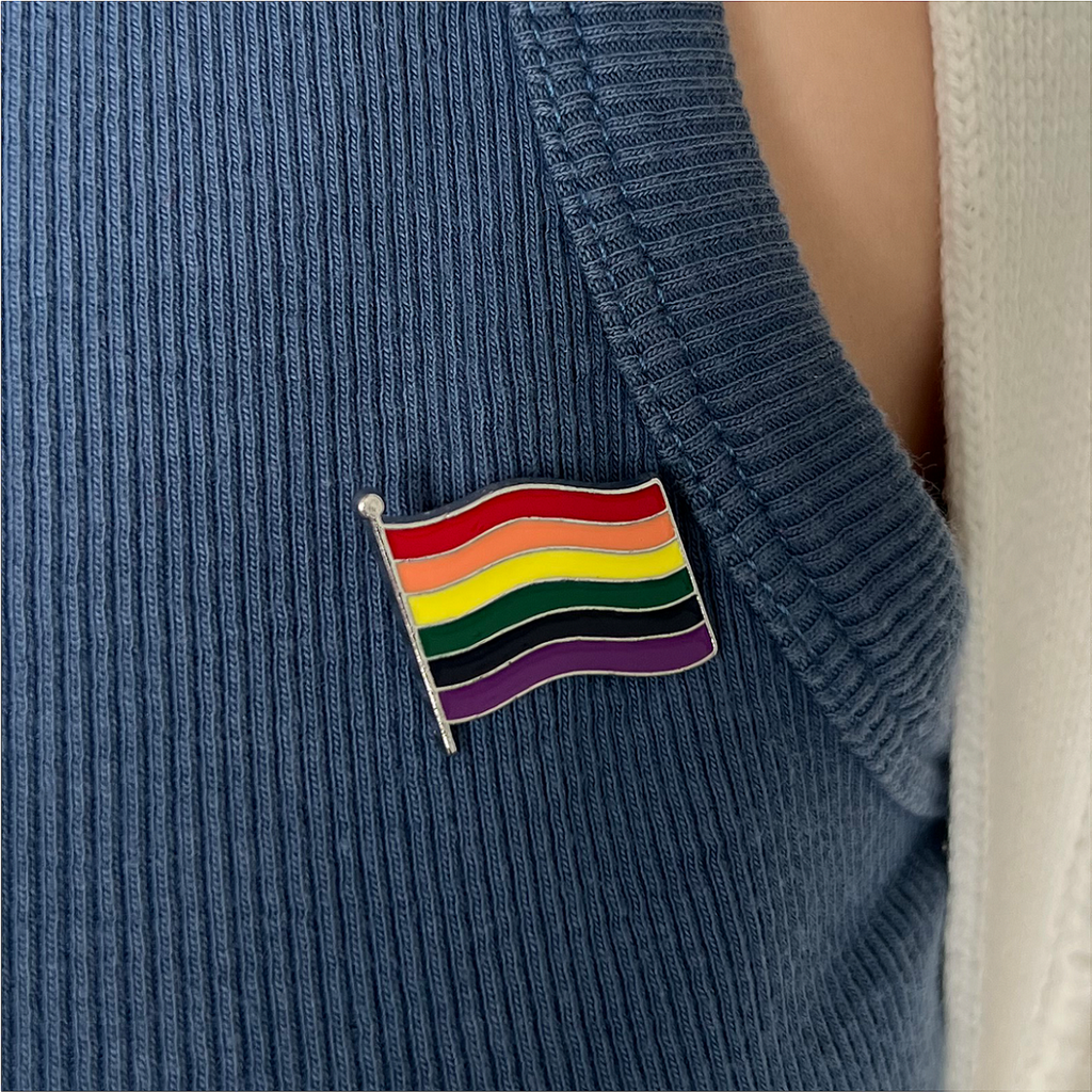 Pride-Metall-Anstecker-----8-Designs-mit-Regenbogen-Motiven-bi-gay-queer-lgbtq-lesbian-pins-pride-buttons-anstecker-pin-pins-anstecker-lgbt-nuttons-anstecker-button-trans-pins-for-bags-_9.png