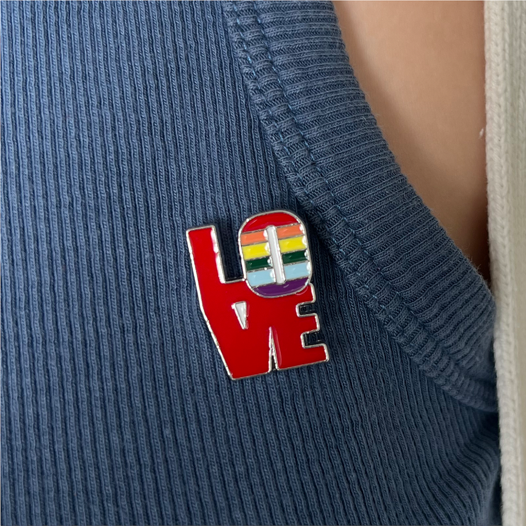 Pride-Metall-Anstecker-----8-Designs-mit-Regenbogen-Motiven-bi-gay-queer-lgbtq-lesbian-pins-pride-buttons-anstecker-pin-pins-anstecker-lgbt-nuttons-anstecker-button-trans-pins-for-bags_11.png