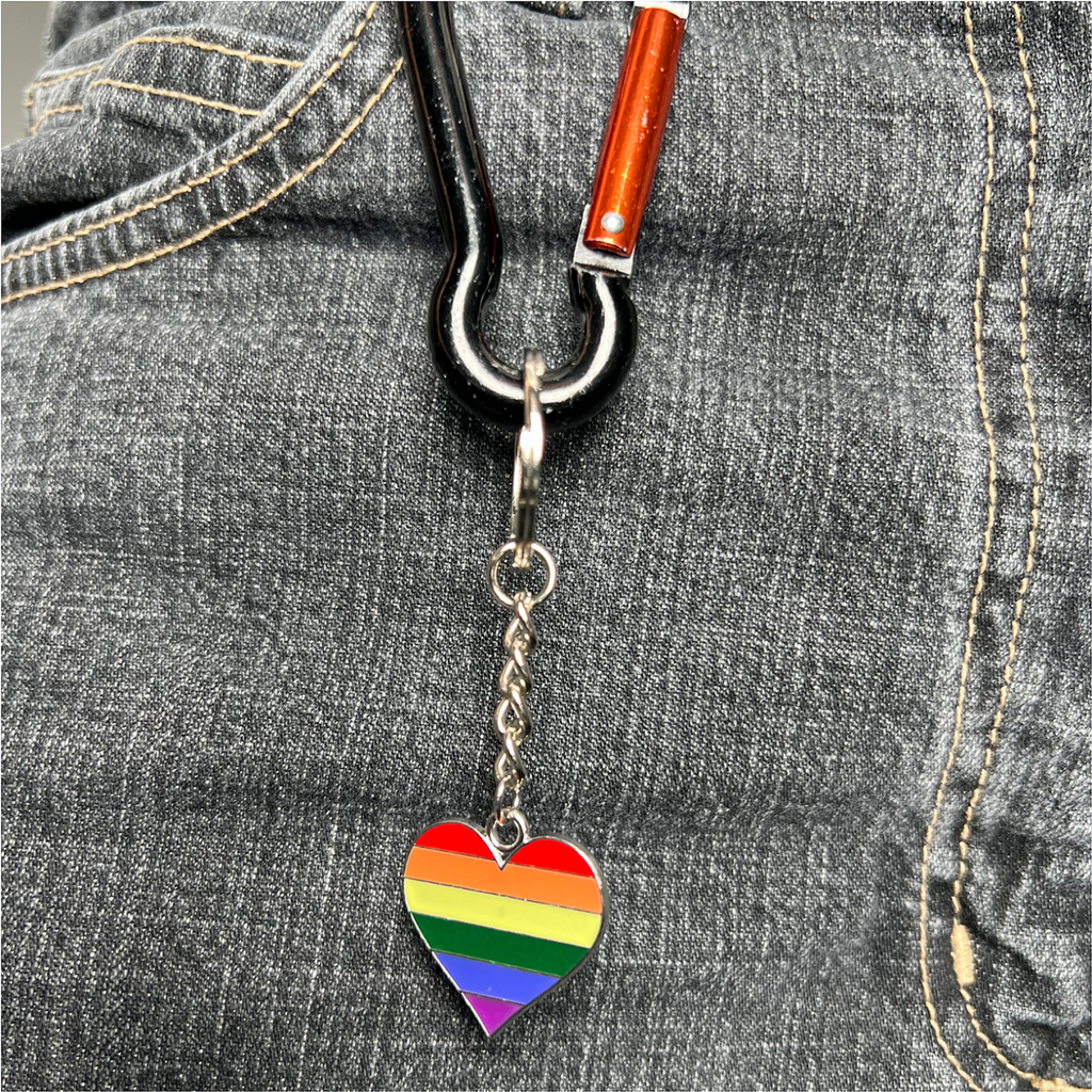Pride-Metall-Schluesselanhaenger-----8-Designs-mit-Regenbogen-Motiven-bi-gay-lgbtq-keychain-lesbian-pride-lgbt-schluesselanhaenger-bunt-schluesselanhaenger-regenbogen--gravidus-12154_3.png