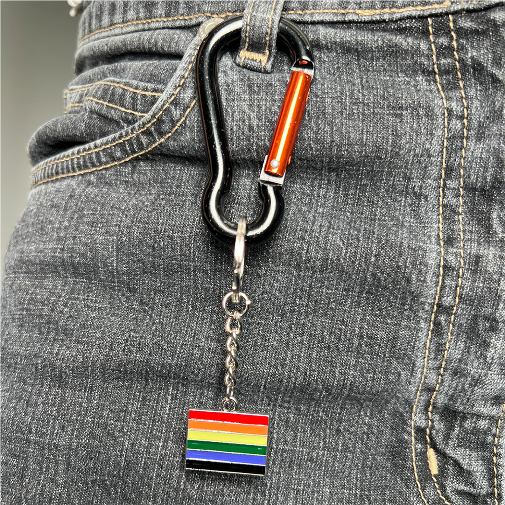 Pride-Metall-Schluesselanhaenger-----8-Designs-mit-Regenbogen-Motiven-bi-gay-lgbtq-keychain-lesbian-pride-lgbt-schluesselanhaenger-bunt-schluesselanhaenger-regenbogen--gravidus-12154_4.png